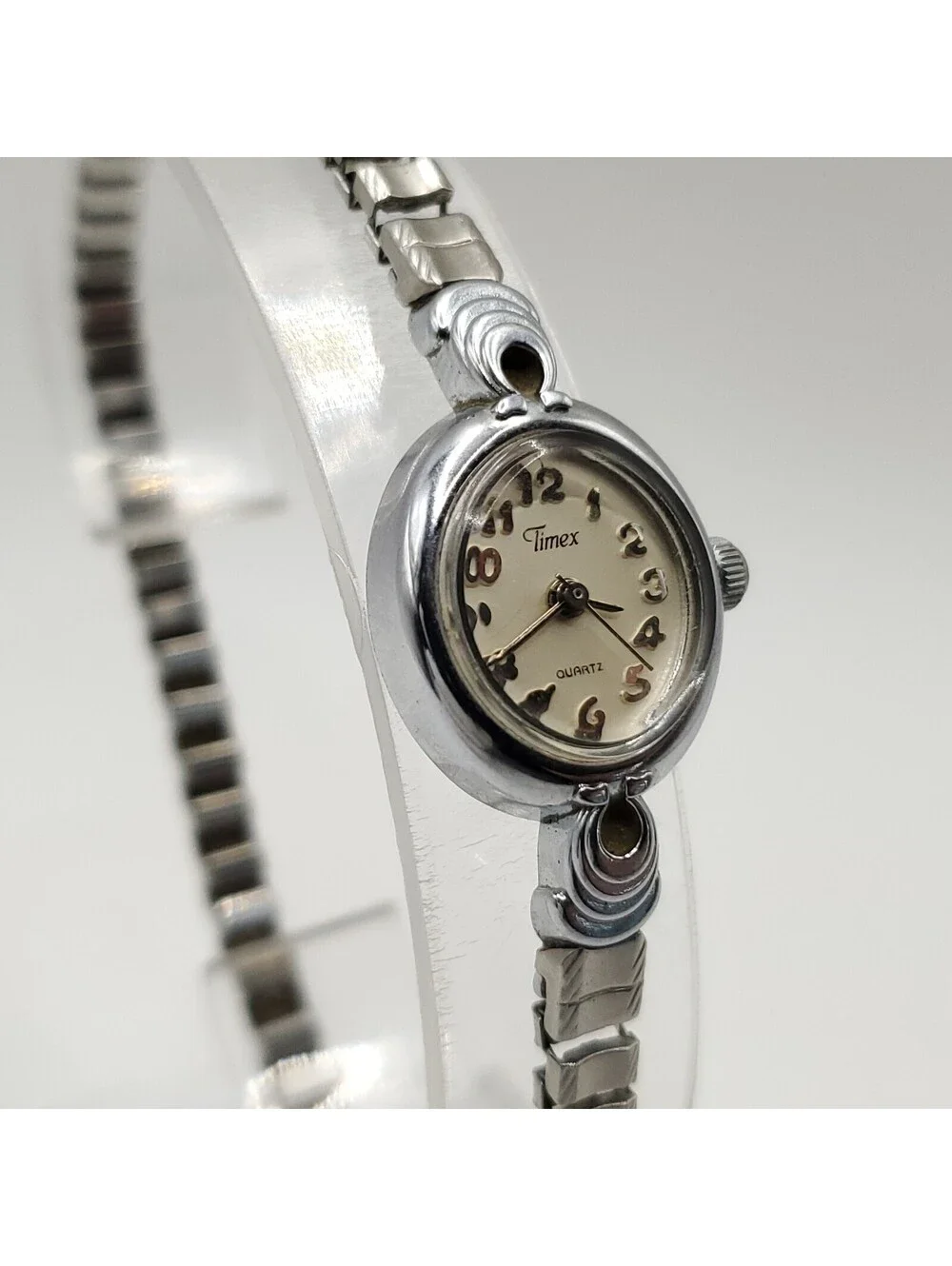 Vintage 1991 Timex Quartz Womens Watch 17mm Silver Tone Stretch Band New Battery
